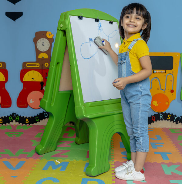 OK PLAY EASEL GRAND – PARROT GREEN